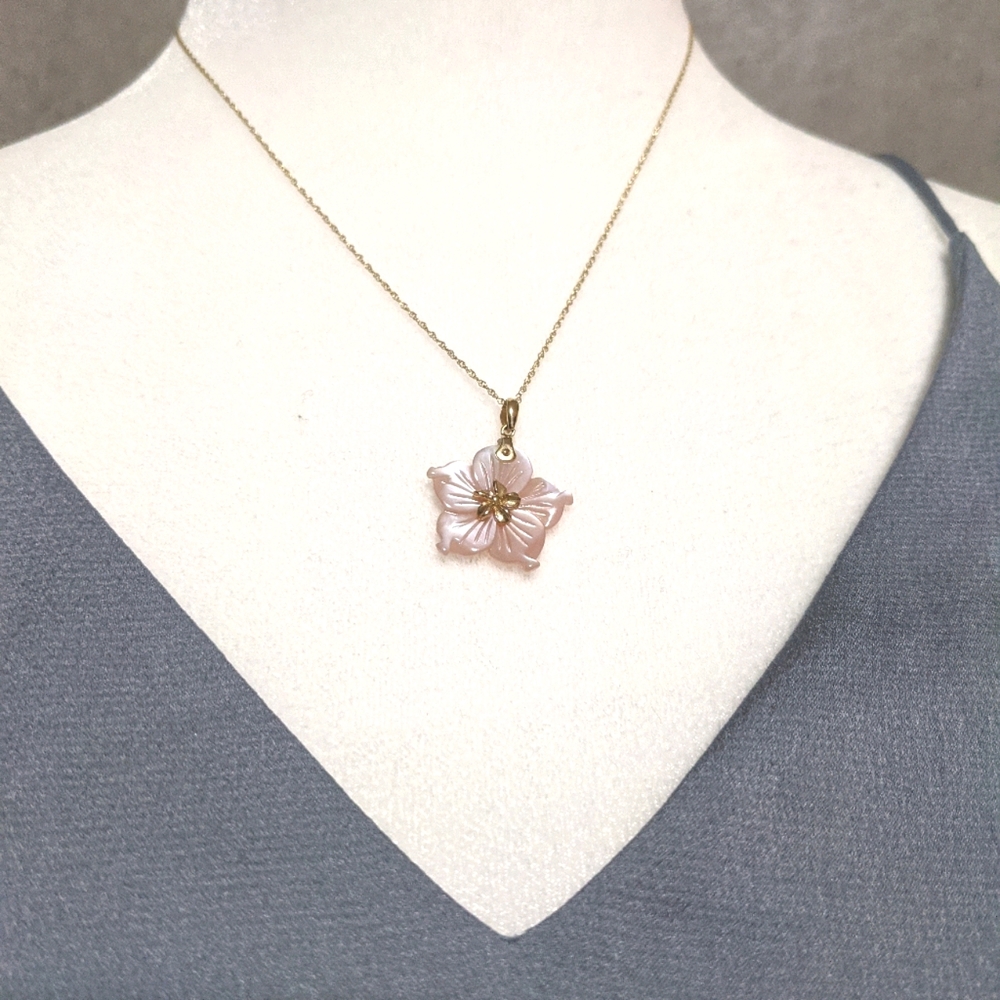 Hawaiian flower necklace - Picture 1 of 8